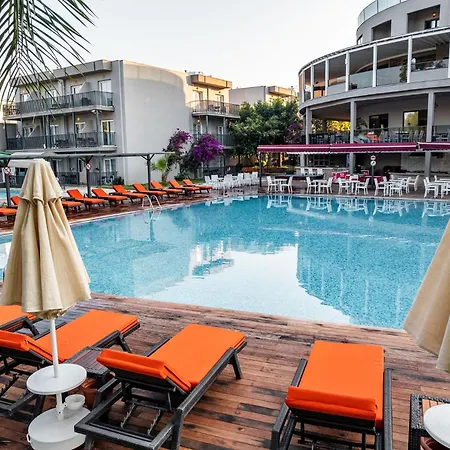 منتجع بودروم بيتش ريزورت غومْبيت